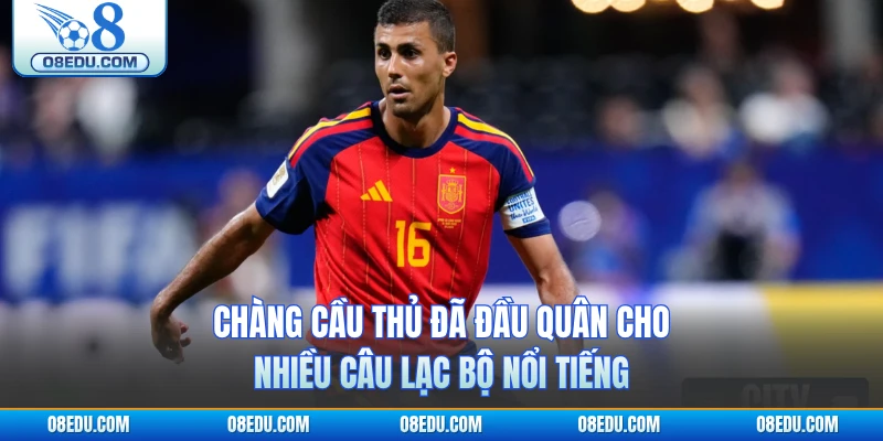 Chàng cầu thủ đã đầu quân cho nhiều câu lạc bộ nổi tiếng