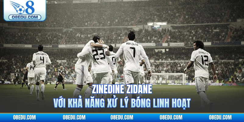 Zinedine Zidane với khả năng xử lý bóng linh hoạt